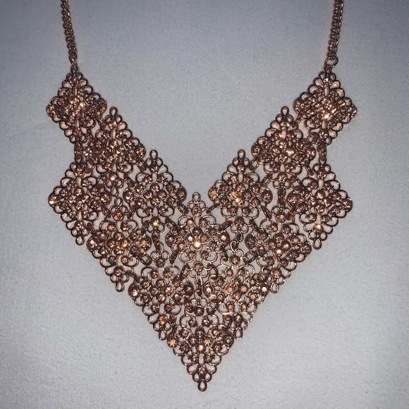 🎀FREE W/75$ PURCHASE Rose Gold Statement Necklace - Picture 2 of 4
